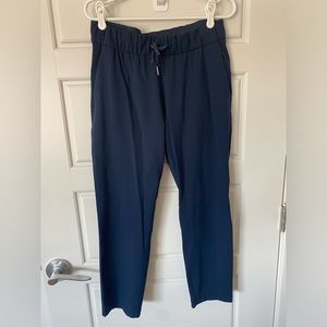 Lululemon navy crop pants